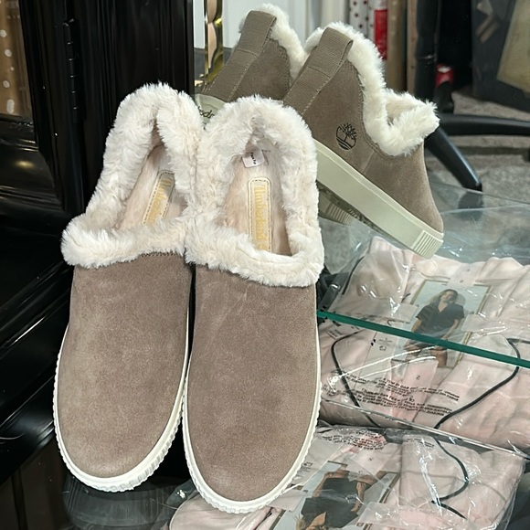 Women's Fur Lined Low Ankle Timberlands - Picture 5 of 9